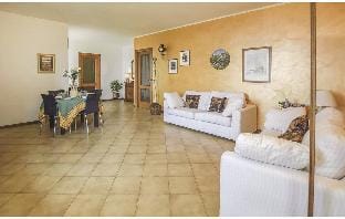 sunny villa apartment Hotel in Lake Garda