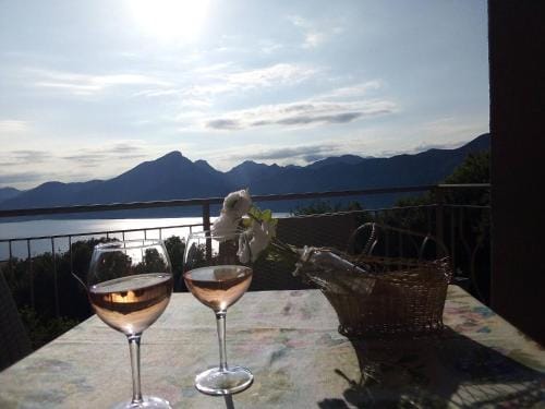 sunny villa apartment Hotel in Lake Garda