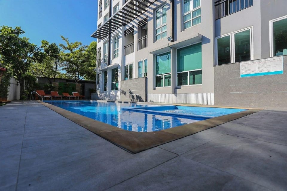Crystal Suites Suvarnabhumi Airport Hotel in Bangkok