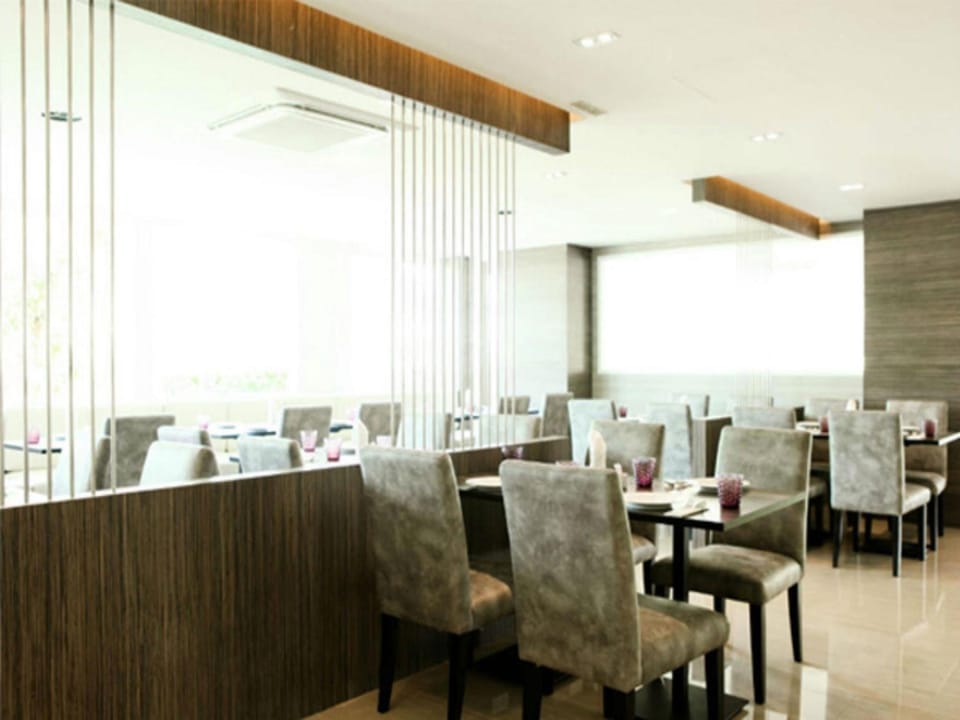 Crystal Suites Suvarnabhumi Airport Hotel in Bangkok