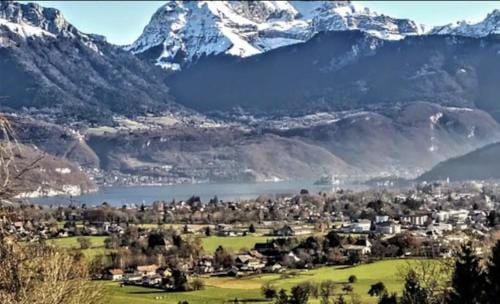 Quiet Studio in a House in Sevrier Annecy Lake very close to the lake Hotel in Sévrier