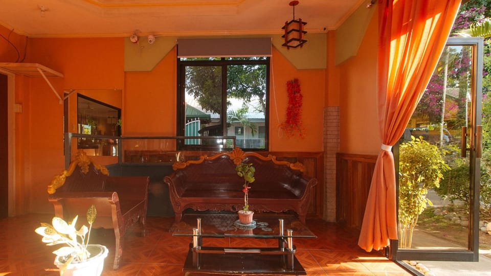 RedDoorz @ Farm Side Hotel Laoag City Hotel in Cordillera Administrative Region