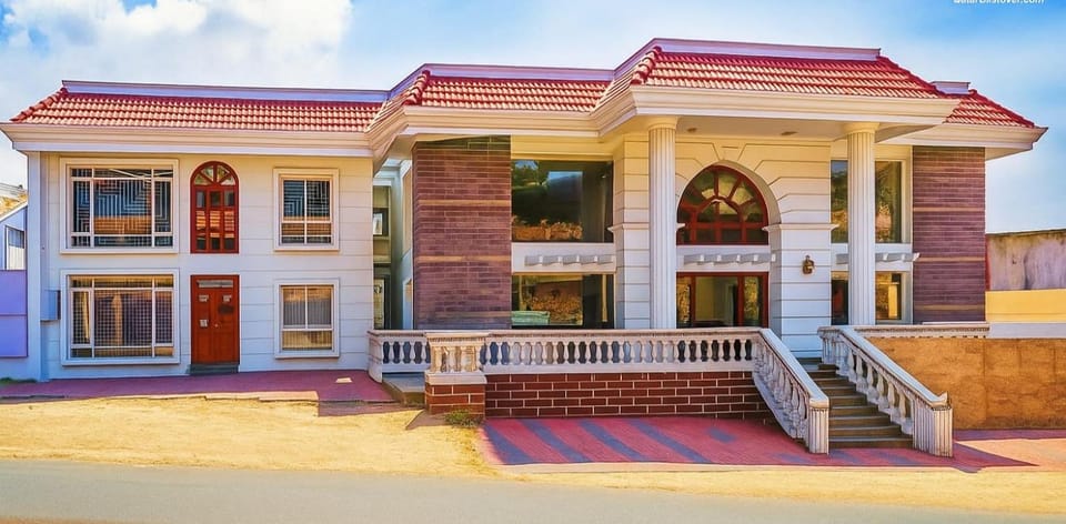 The Majestic Crown Hotel Hotel in Ooty