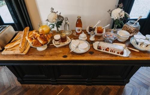 La Maison Pelloquin Hotel in Bernières-sur-Mer