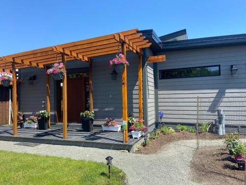 Edgewater sunrise apartment Hotel in Chemainus