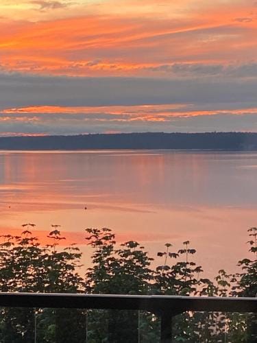 Edgewater sunrise apartment Hotel in Chemainus