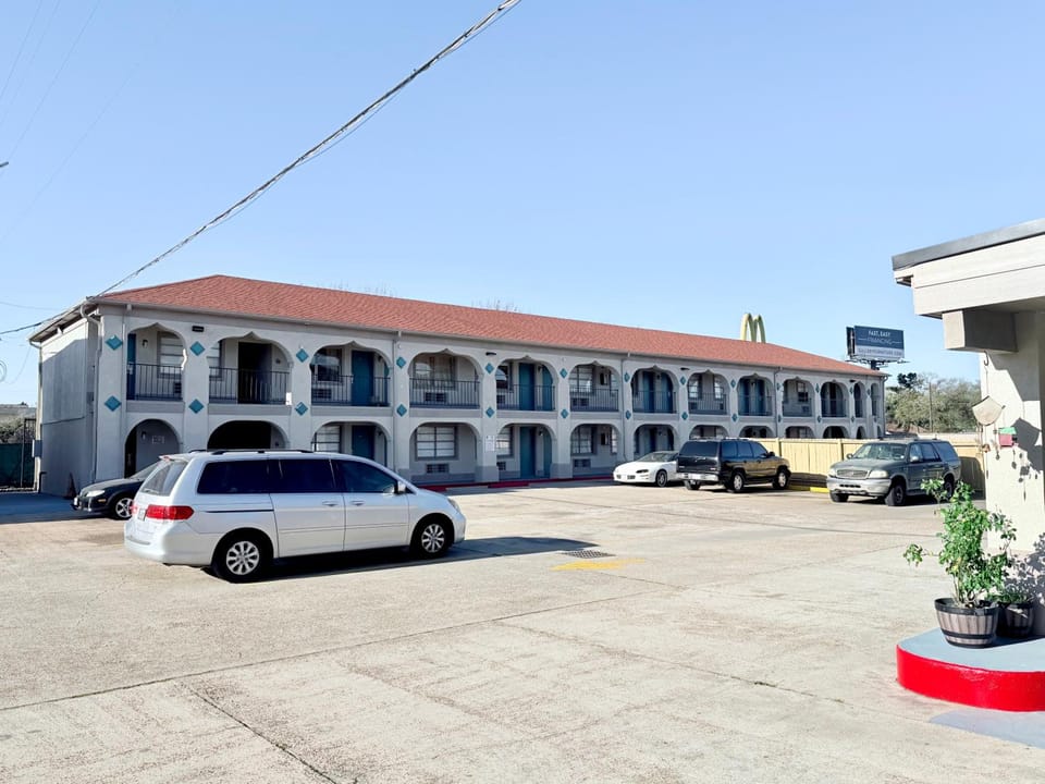Guest Inn and Suites Motel in Houston