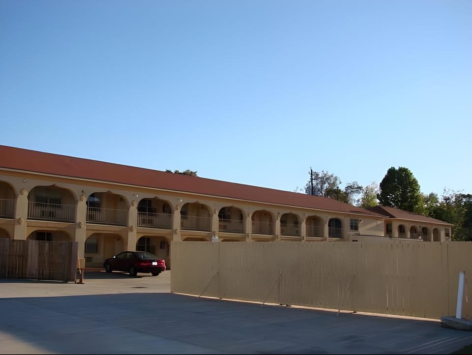 Guest Inn and Suites Motel in Houston