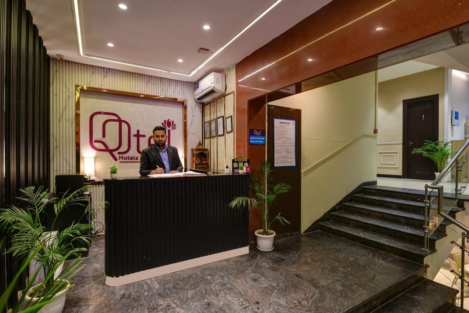 Qotel Comfort AT Residency Kaushambi Anand Vihar Hotel in New Delhi