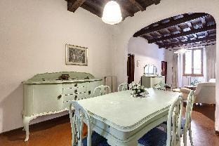 Pepi 51 in Firenze with 2 bedrooms and 2 bathrooms Hotel in Florence