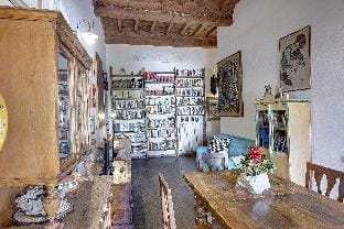 Mezzo 24 in Firenze with 2 bedrooms and 1 bathrooms Hotel in Florence