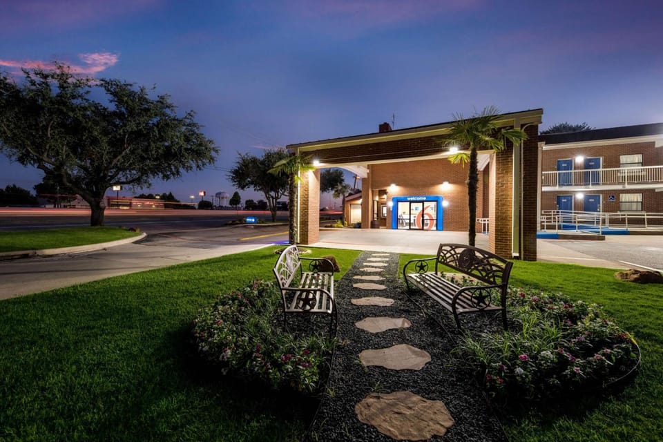 Motel 6-Plano, TX - Plano Northeast Hotel in Plano