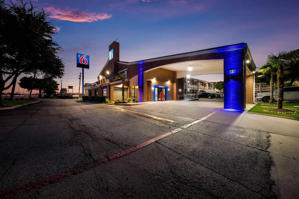 Motel 6-Plano, TX - Plano Northeast Hotel in Plano