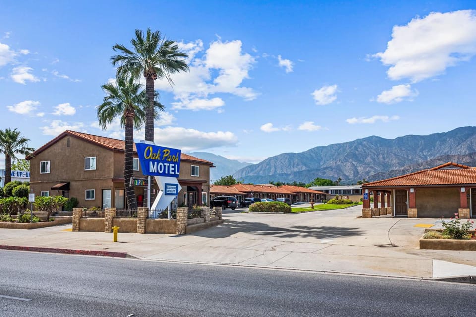 Oak Park Hospitality LLC  Motel in Monrovia