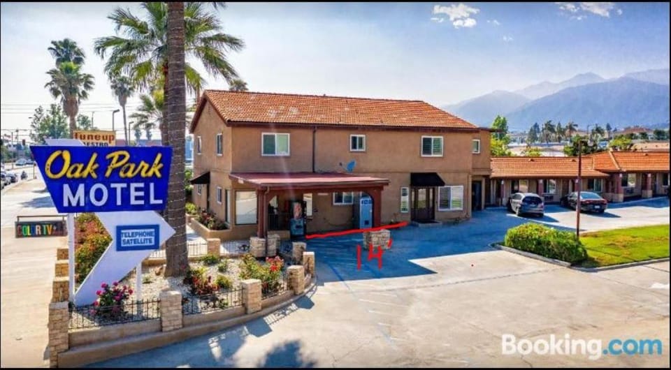 Oak Park Hospitality LLC  Motel in Monrovia