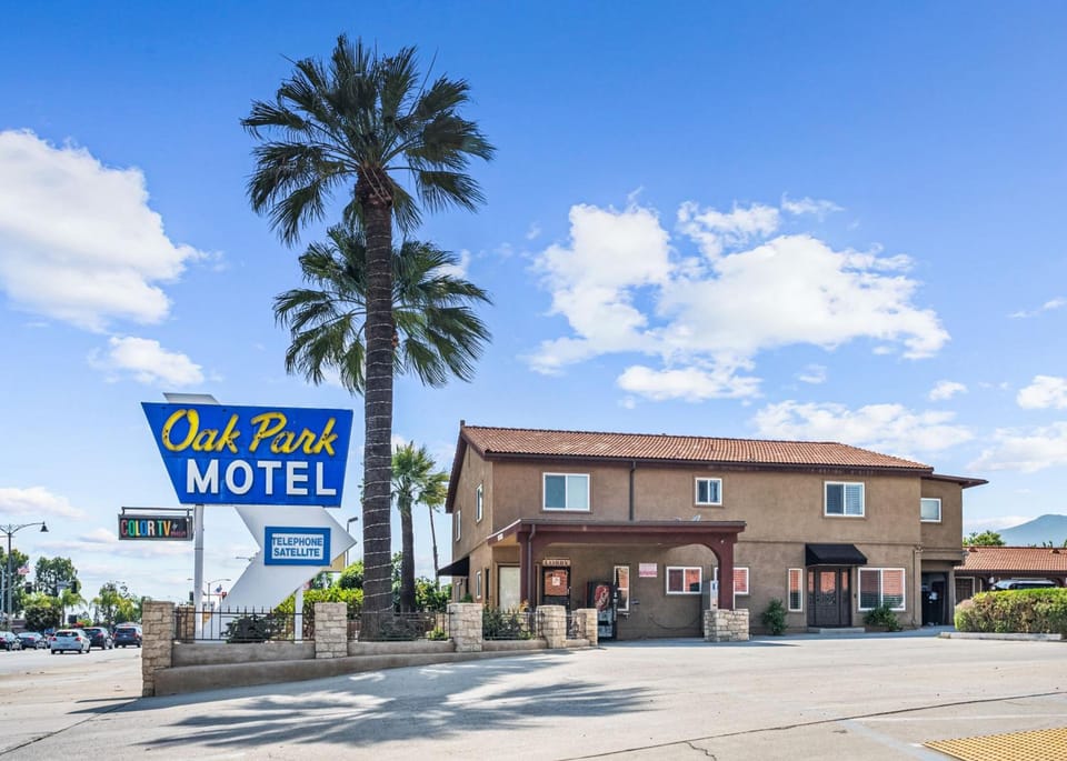 Oak Park Hospitality LLC  Motel in Monrovia
