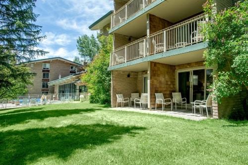 Sandstone Creek Club Condominiums Hotel in Vail