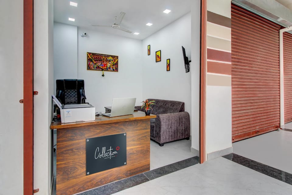 Collection O Crystal Hotel in Pune