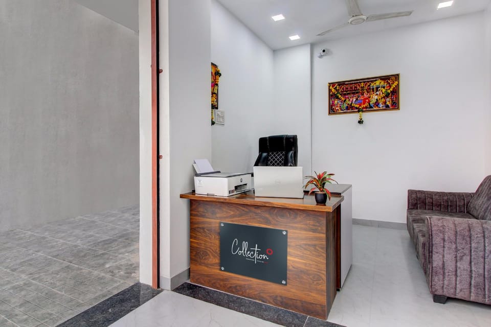 Collection O Crystal Hotel in Pune