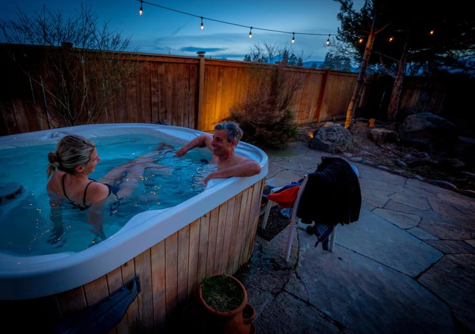 Left Coast Lodge - Pet Friendly Hotel in Sisters
