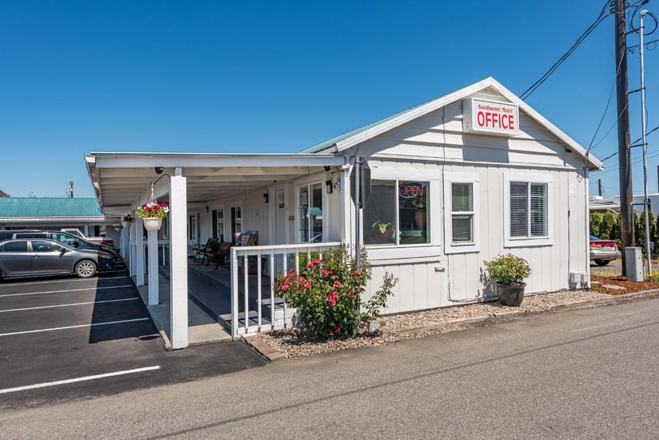 Sundowner Motel Sequim Motel in Sequim
