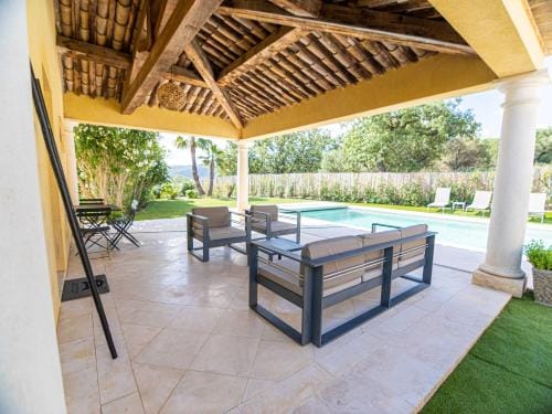 Villa Syracuse - Chambre privee avec piscine et jardin Hotel in Cogolin