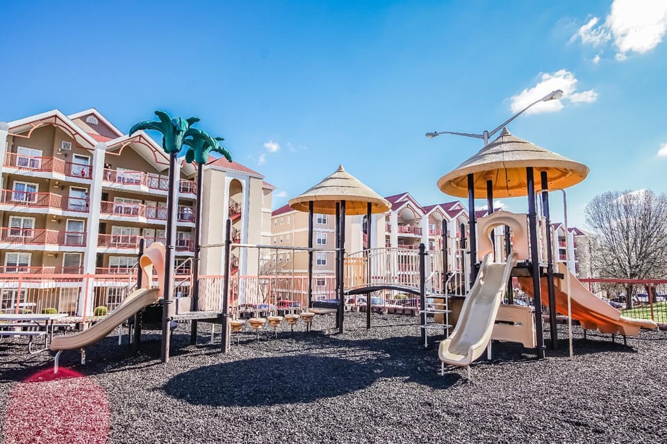 Surreys Grand Crowne Resort Resort in Branson