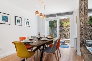 Merlins Gardens - Tenby Cottage Hotel in Wales