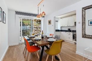 Merlins Gardens - Tenby Cottage Hotel in Wales