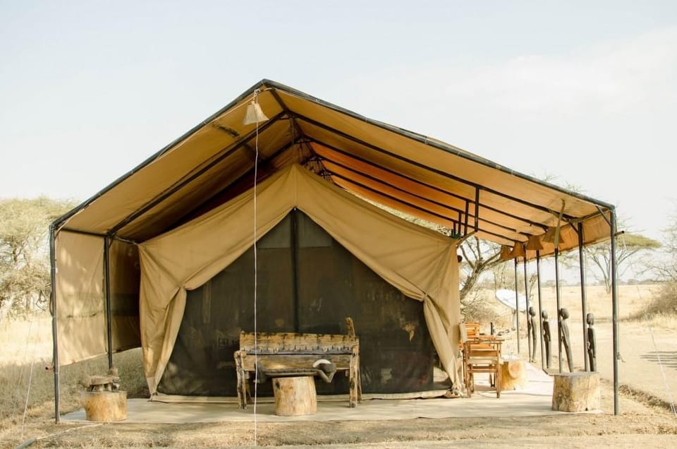 Gnu Mara River Camp Hotel in Tanzania