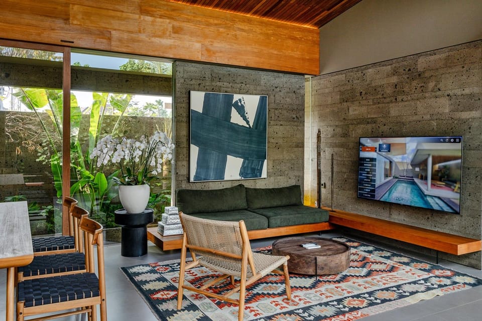Shared lounge/TV area