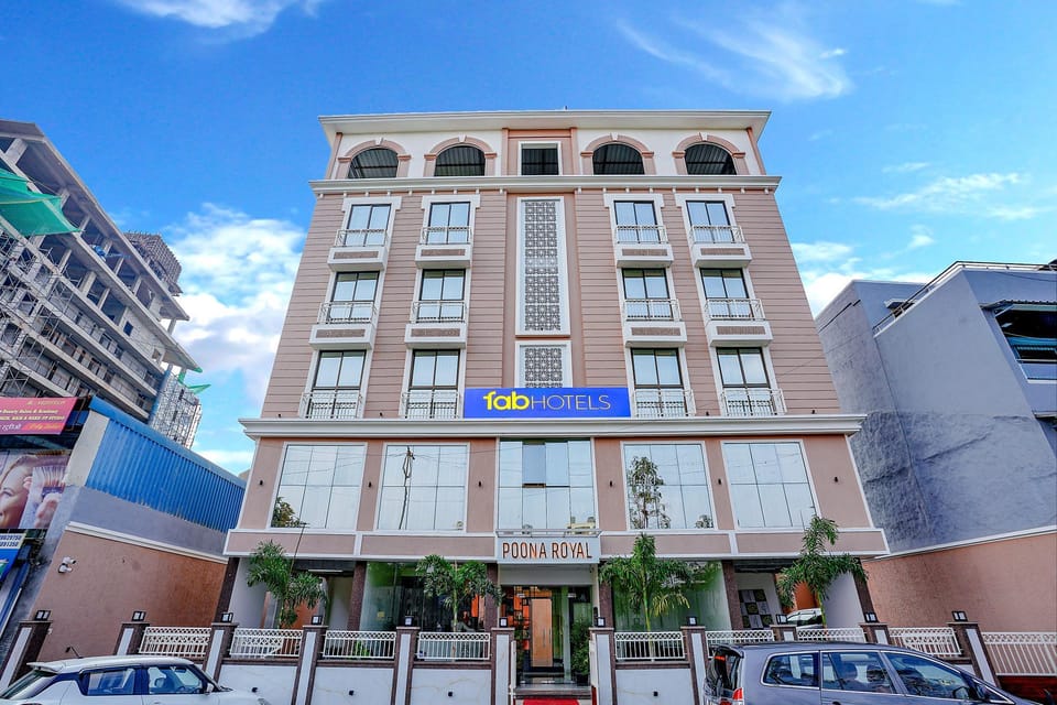 Townhouse Poona Royal Hotel in Pune