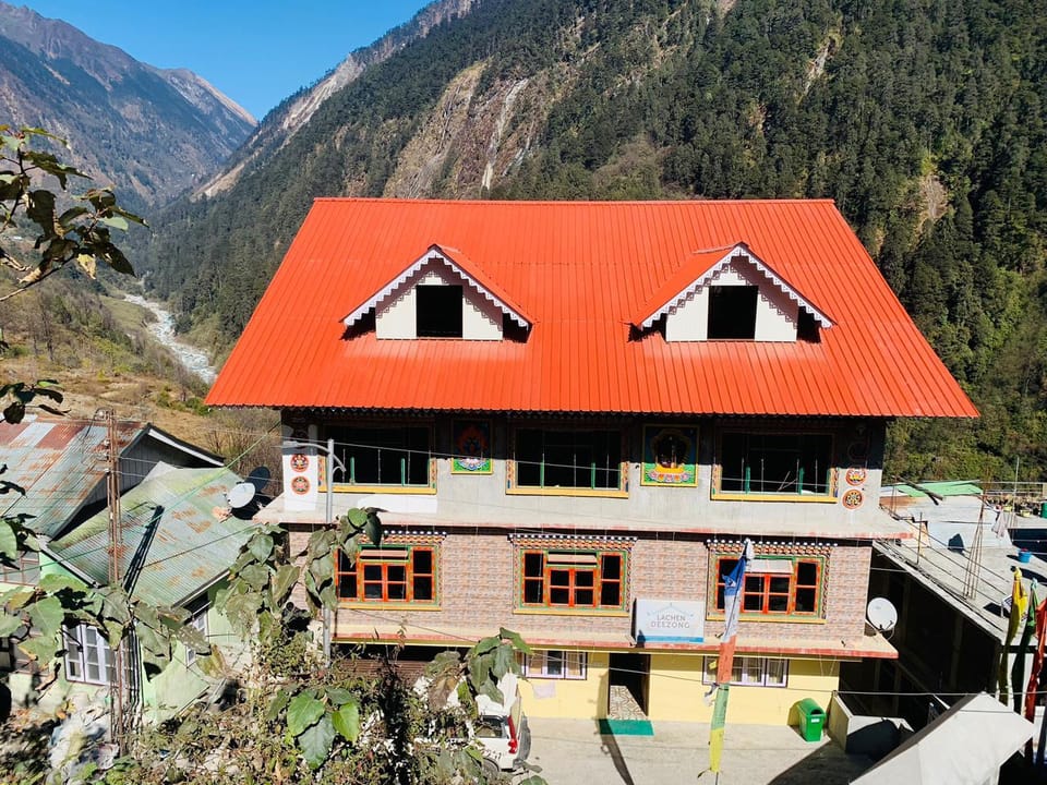 Rufina Lachen Deezong Hotel in India