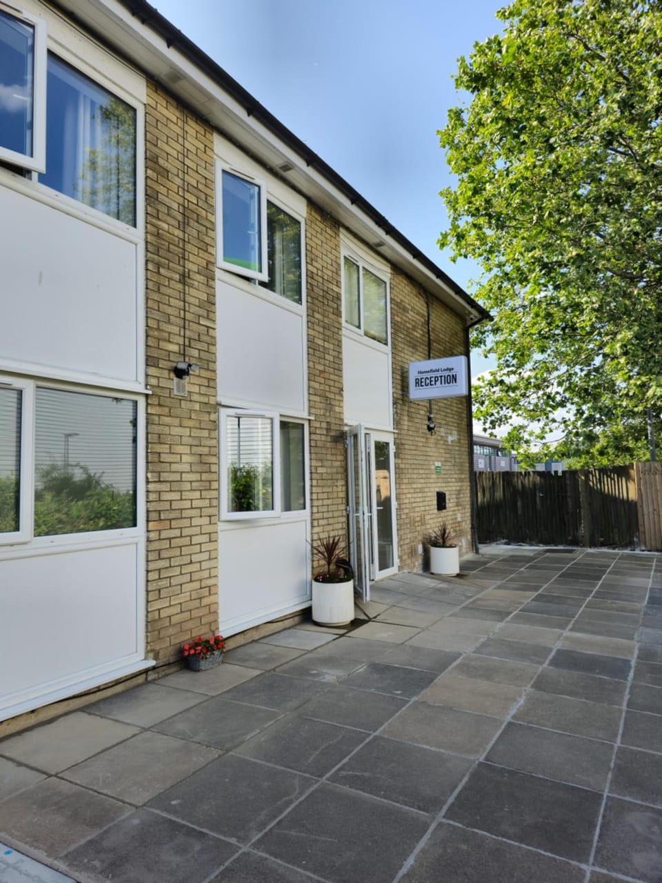 Homefield Lodge Hotel in Wembley