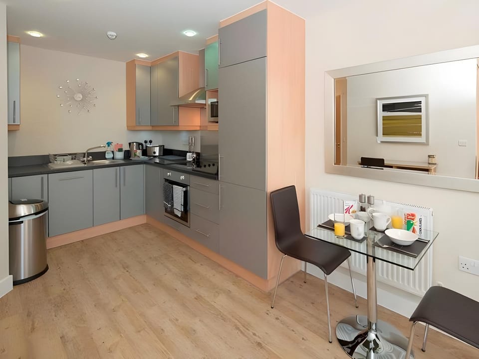 HOF - Central House Apartment hotel in Camberley