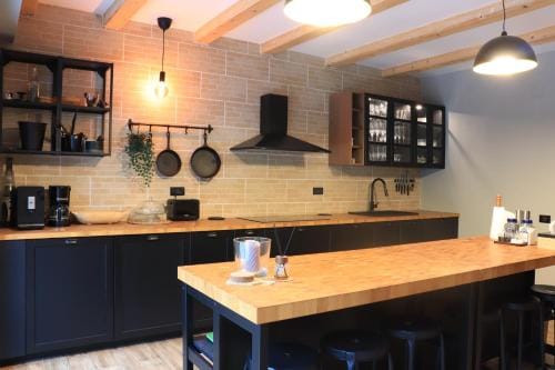 Wild Hunts Lodge Retezat Hotel in Serbia