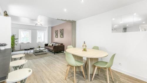 LA COLOC CHOCO - Belle Colocation en hypercentre / 5 chambres privees / Salle de bains privative / P Hotel in Annemasse