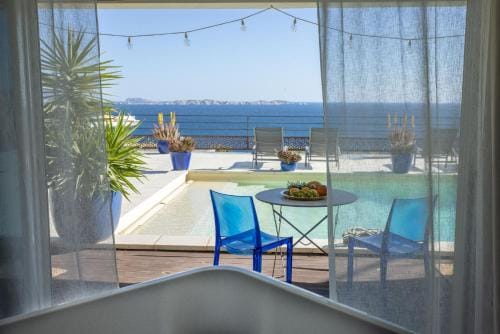 LES SUITES LOVE 2 SPA VUE MER PISCINe Hotel in Marseille