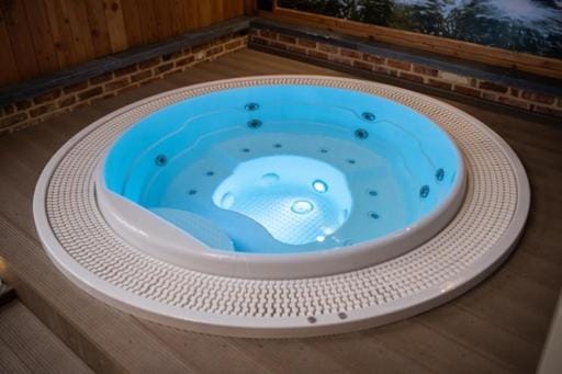 Hot tub