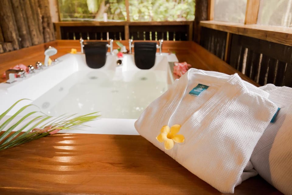 Falling Leaves Lodge Hotel in San Ignacio