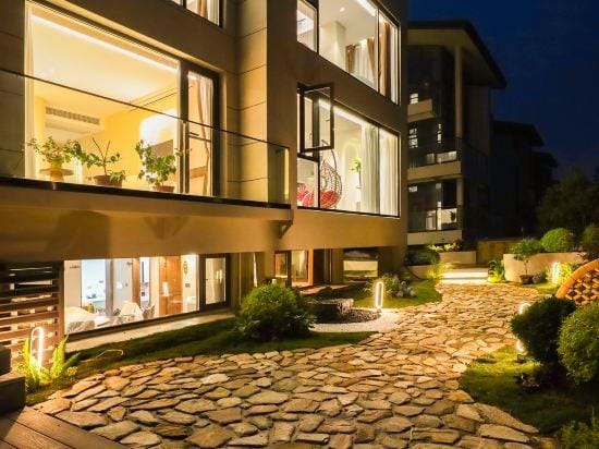 Wuju Wushu Homestay (Jintan Oriental Salt Lake City Branch) Hotel in Jiangsu