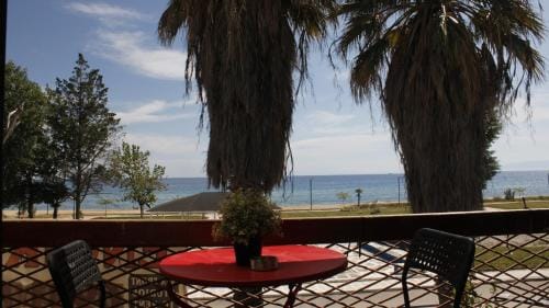 StudioAretiCom Studio to rent in FRONT the lovely SEA fully equipped plagiastudioseu Hotel in Halkidiki