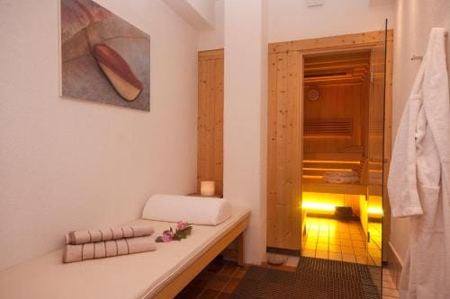 Ferienwohnungen St Hippolyt mit Hallenbad Hotel in Algund