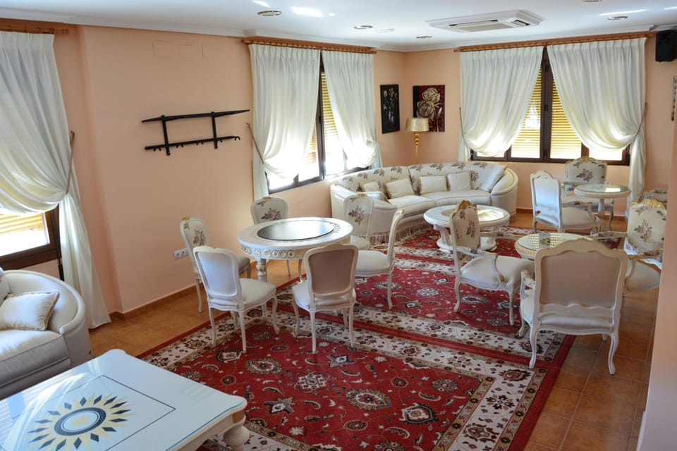 Shared lounge/TV area