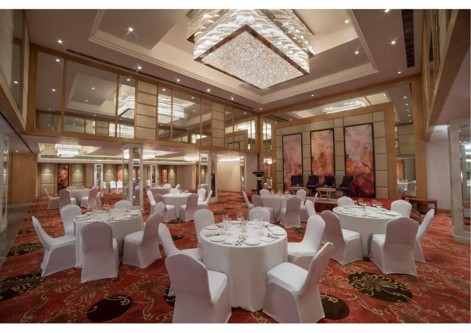 Singhania Sarovar Portico Raipur Hotel in India