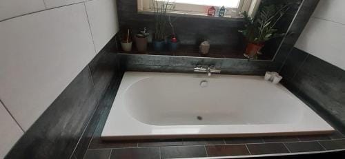 CHARLOTTE, not for parties, not a hotel, room with shared bathroom, no kitchen Hotel in Amsterdam