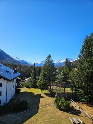 Ferienwohnungen Chesa Clois 24 Hotel in Lantsch/Lenz