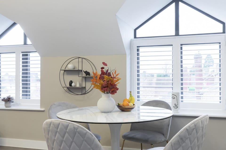 Elliot Oliver - Stylish Loft Style 2 Bedroom Apartment With Parking Hotel in Gloucester