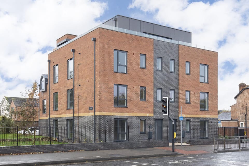Elliot Oliver - Stylish Loft Style 2 Bedroom Apartment With Parking Hotel in Gloucester