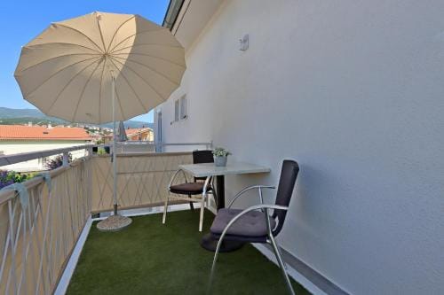 Rooms with a parking space Novi Vinodolski - 21509 Hotel in Novi Vinodolski